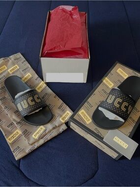 Gucci Black Slides with Gold GUCCI Logo 9UK